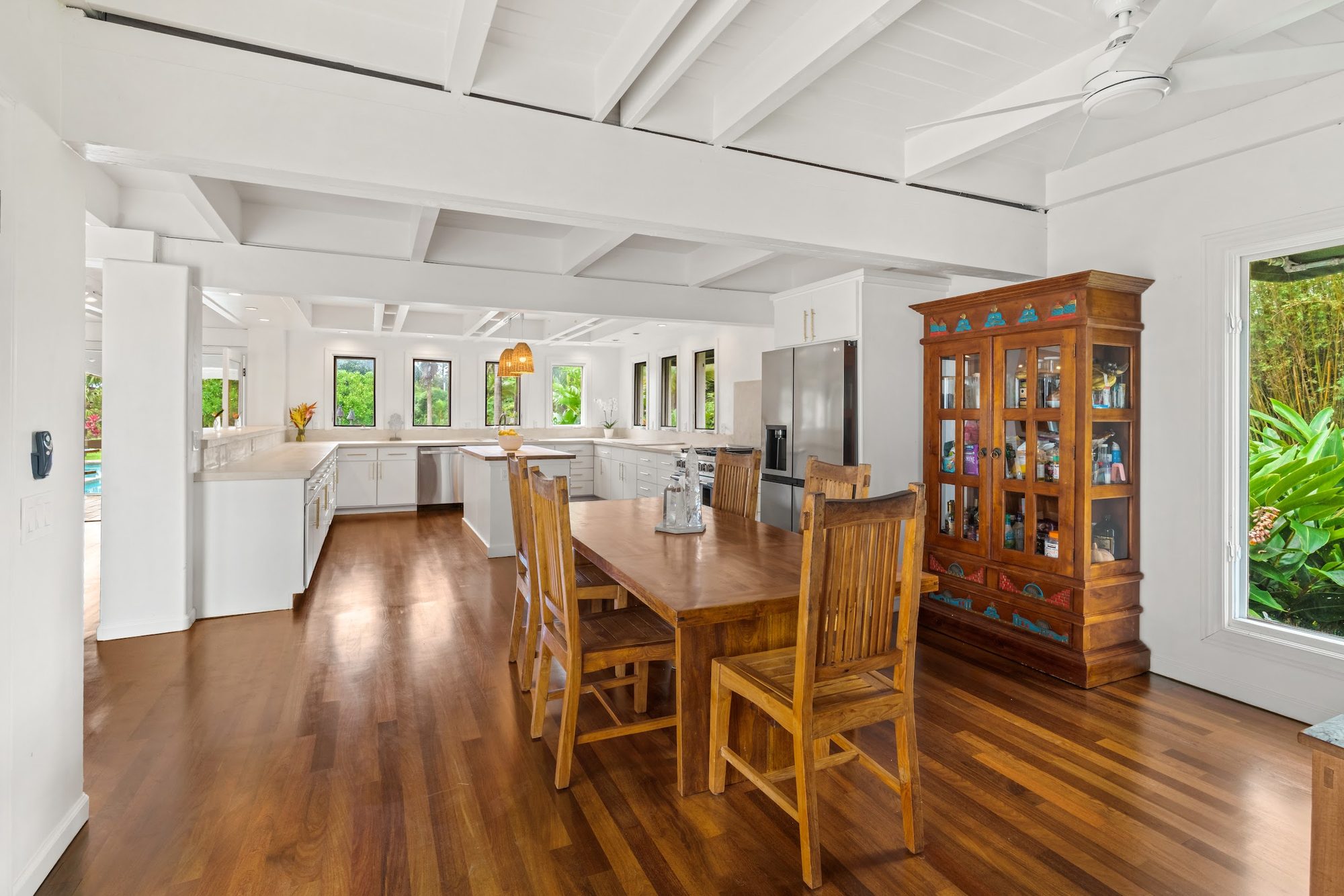 Dining table beside the kitchen