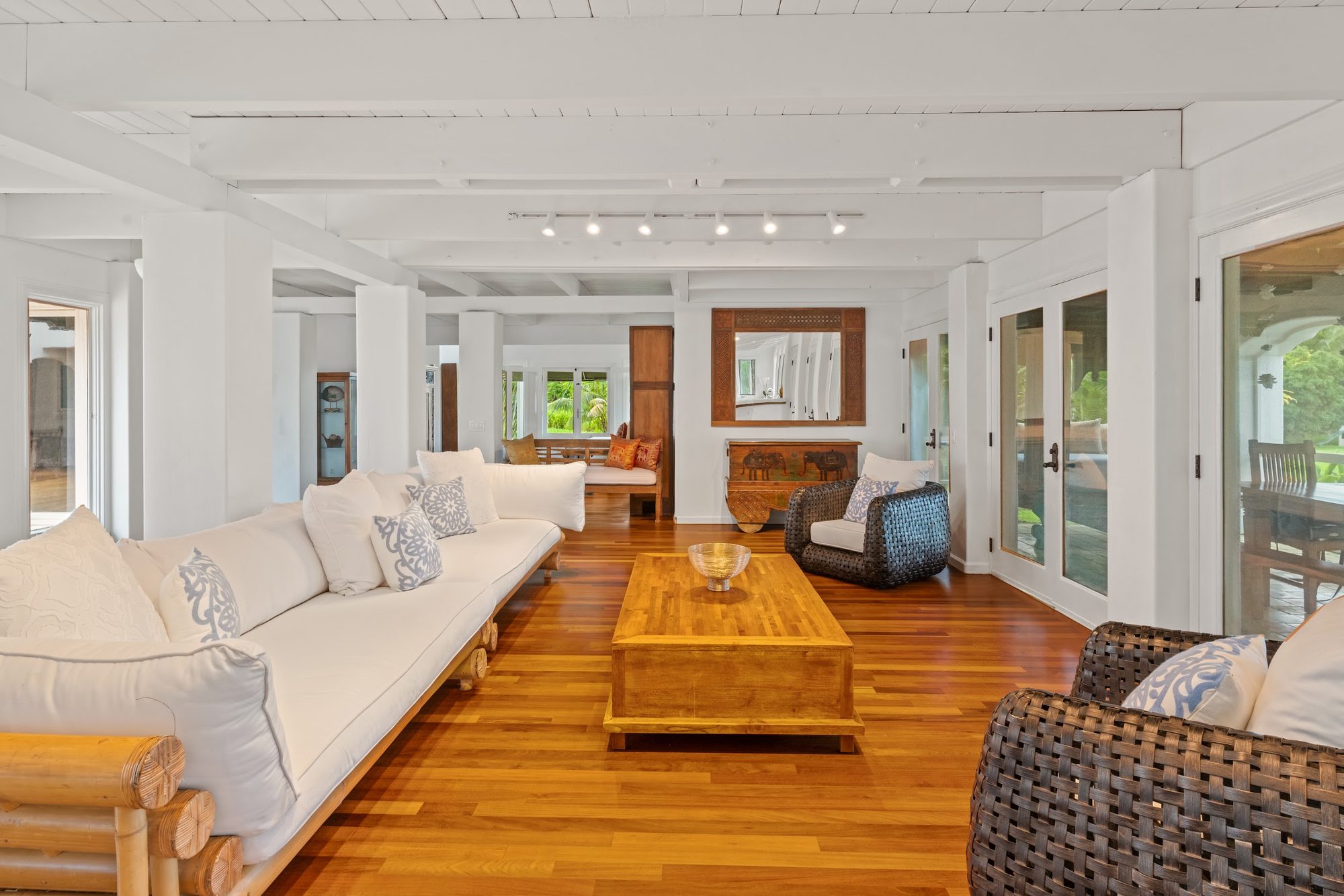 The living room, open on two sides to the gardens