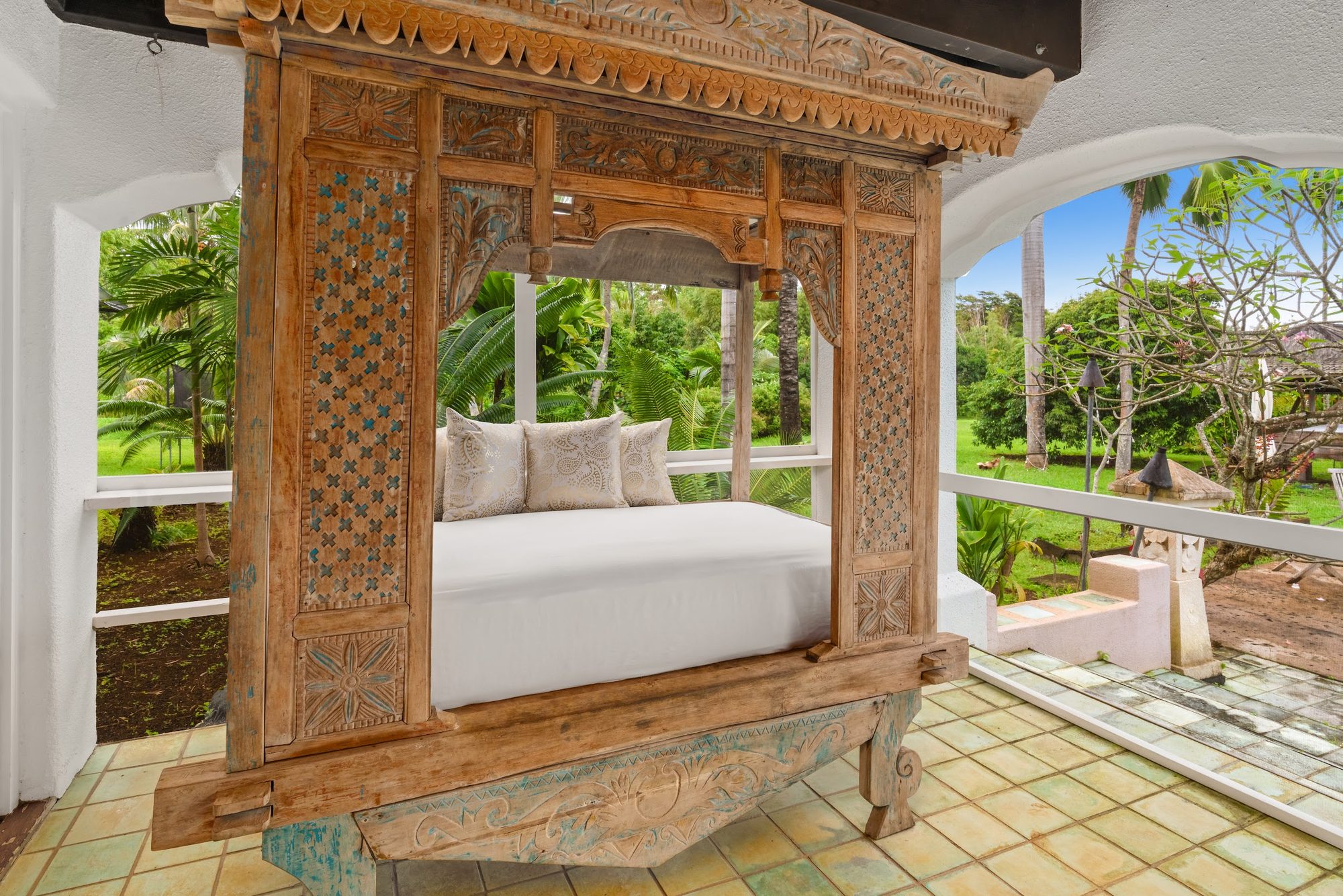 The meditation bed on the outdoor lanai